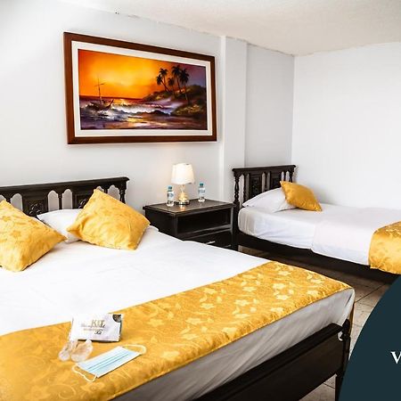 Val Hotel Santamaria Кито Екстериор снимка