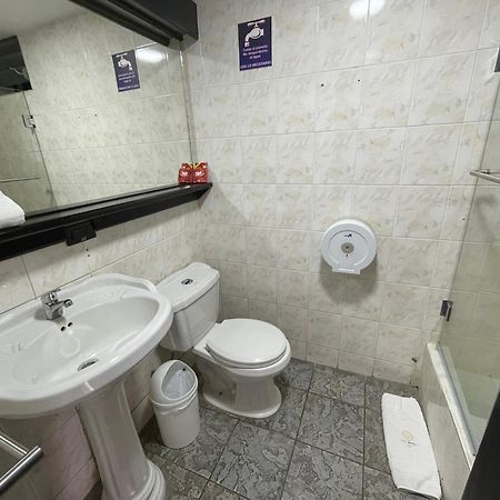 Val Hotel Santamaria Кито Екстериор снимка