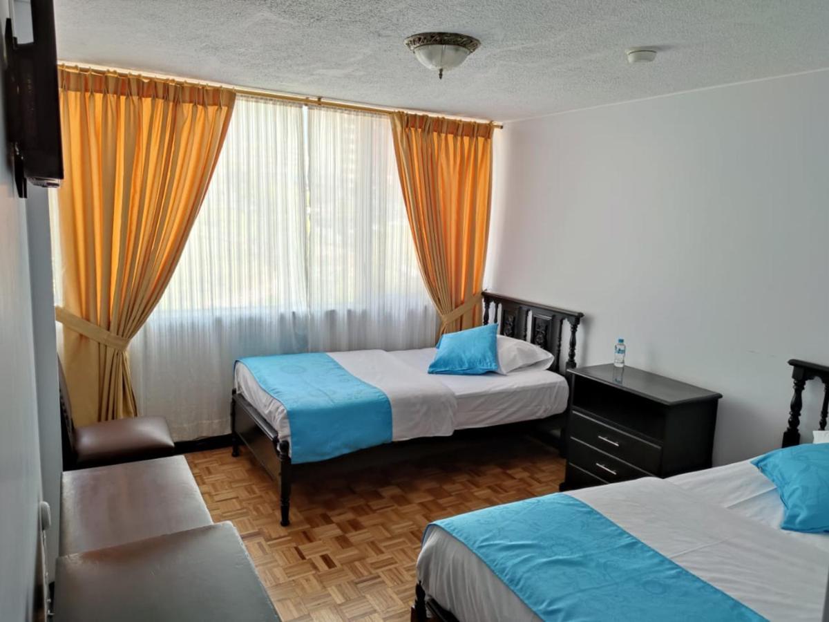 Val Hotel Santamaria Кито Екстериор снимка